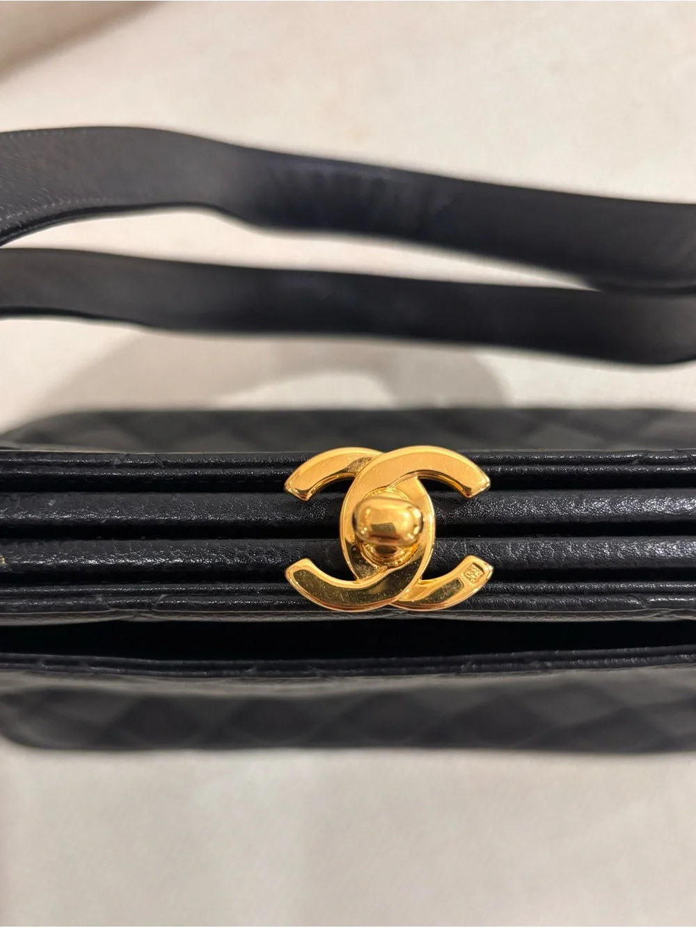 Authentic CHANEL kiss lock black caviar leather shoulder bag 24k hardware